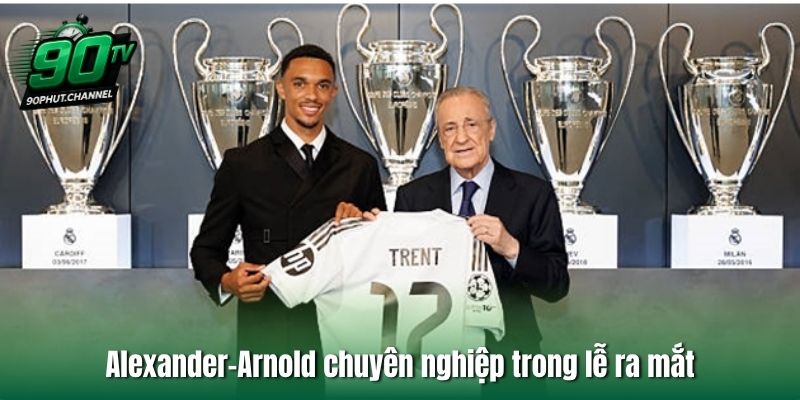 Alexander-Arnold chuyên nghiệp trong lễ ra mắt